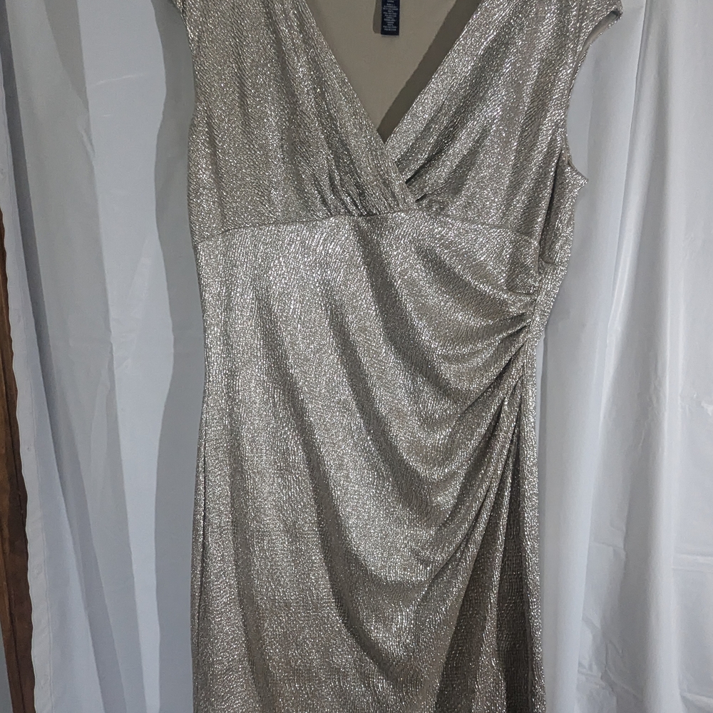 Chaps Metallic Stretch Knit gold Beige Cap Sleeve V-Neck Cocktail Dress sz 16
